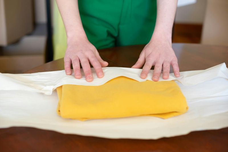 フリマ用に梱包された服